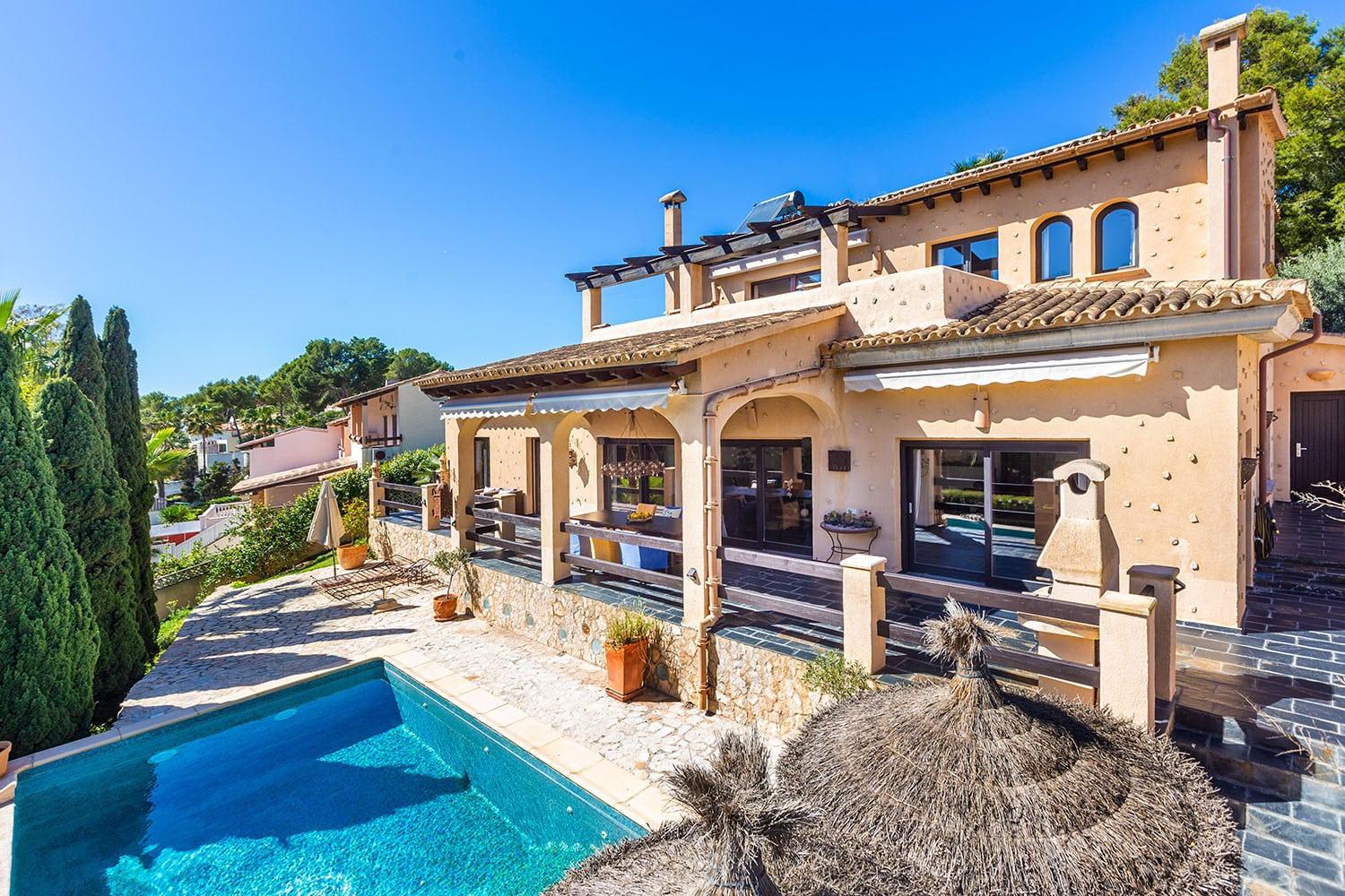Mediterrane, sonnige Villa, direkt am Strand