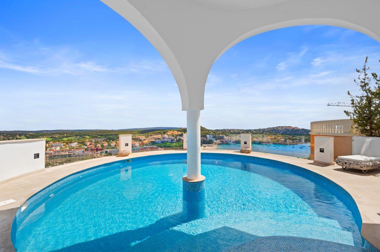 Moderne Meerblickvilla in bester Wohnlage.